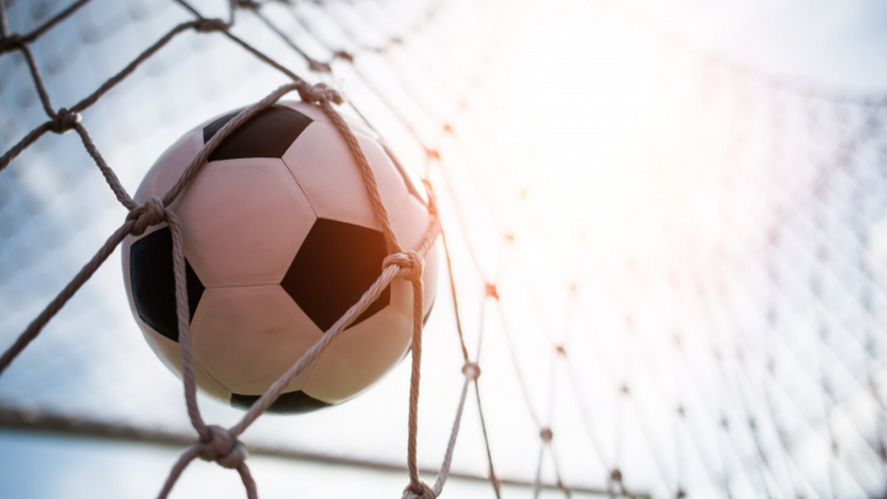 Бывший полузащитник футбольного клуба «Спартак»...