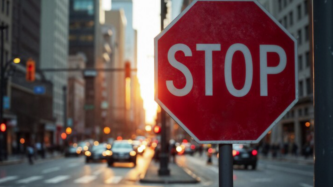 Автоэксперт Крохмаль: начавшееся ведение новых дорожных знаков идет медленно Константин Крохмаль, ведущий специалист в облас...