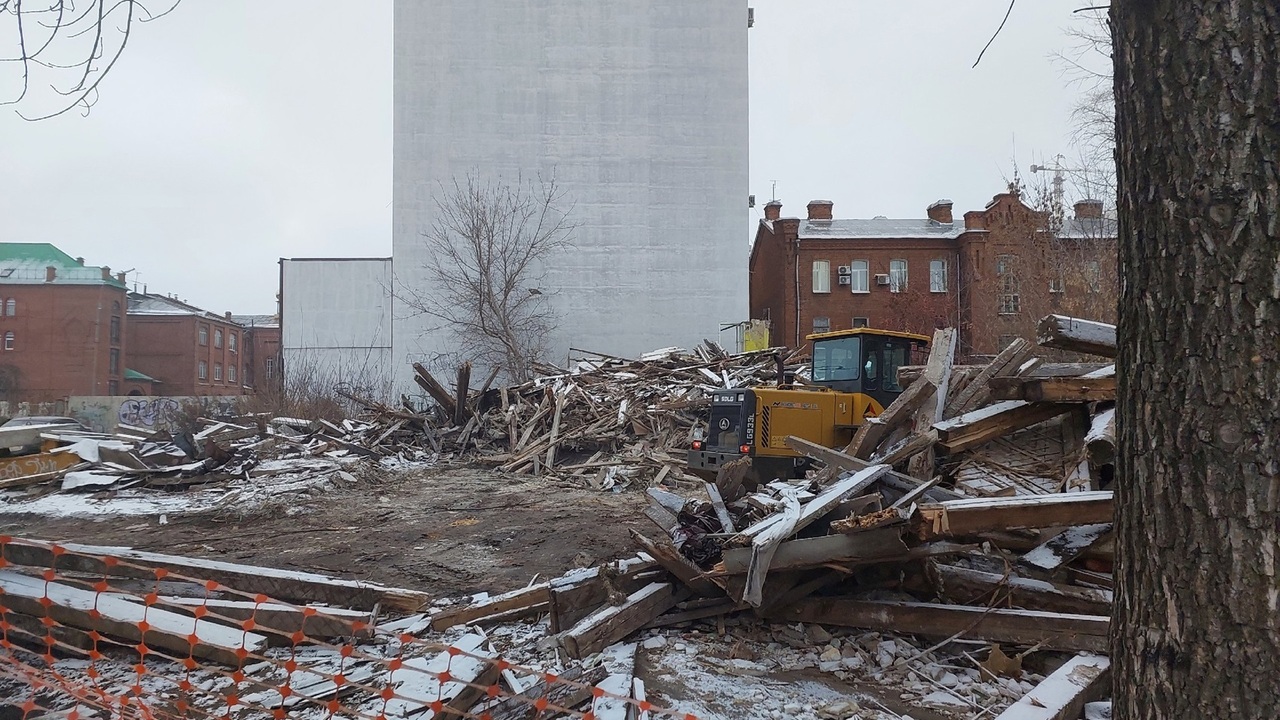 В Самаре определена компания для демонтажа трех...