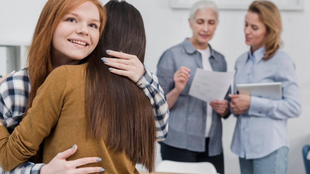 По данным SuperJob в течение учебного года кажд...