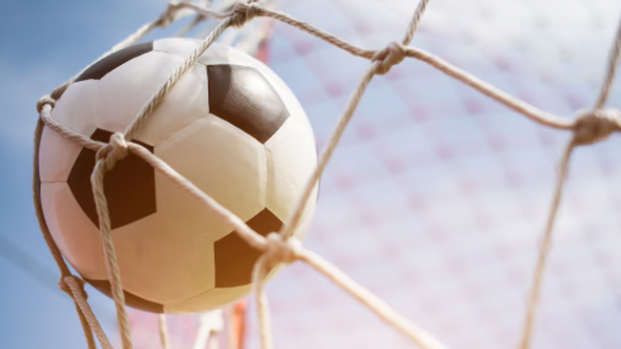 Футбольный клуб «Крылья Советов» одержал победу...