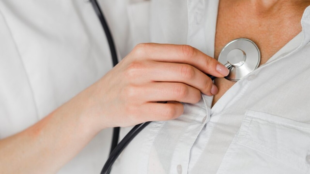 Кардиолог Майкл Миллер из медицинского факульте...