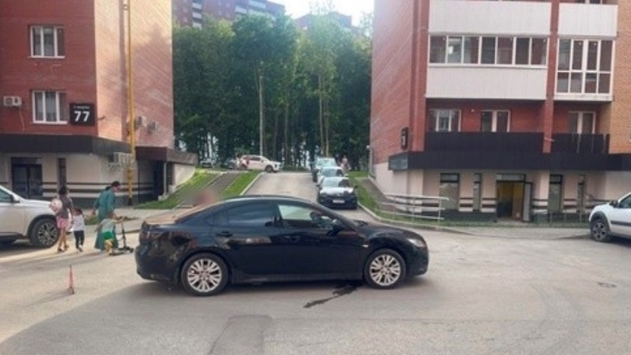 В Самаре на Мехзаводе девятилетний мальчик пострадал под колесами Mazda Скорость движения автомобиля могла превышать до...