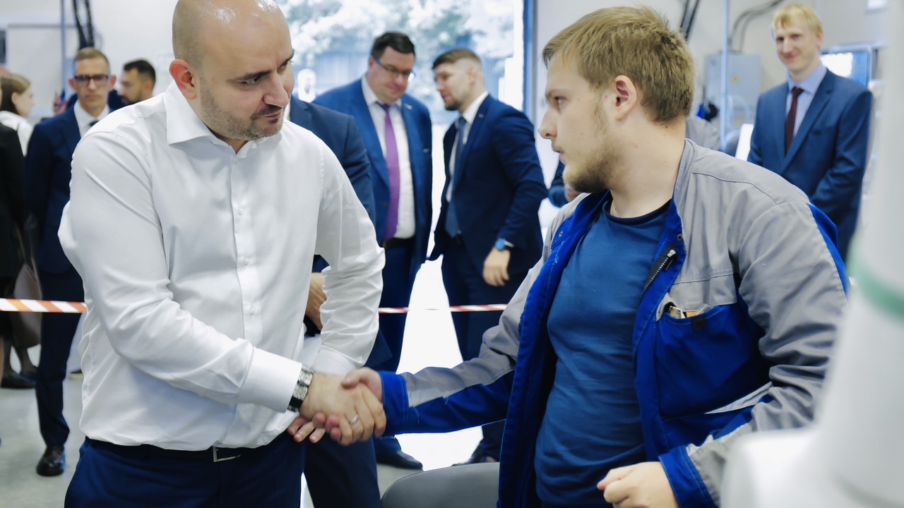 Вячеслав Федорищев оценил социально-экономическое развитие Чапаевска Губернатор Вячеслав Федорищев и команда Правите...
