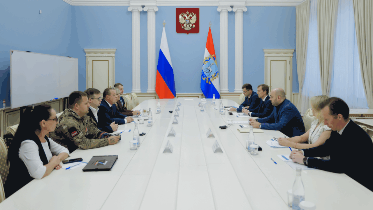 Вячеслав Федорищев провел встречу с карьерными консультантами, работающими в формате «равный - равному» с ветеранами СВО Губернатор Самарской области Вячеслав Федорищев...