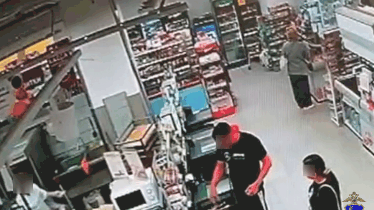 В дежурную часть полиции Центрального района То...