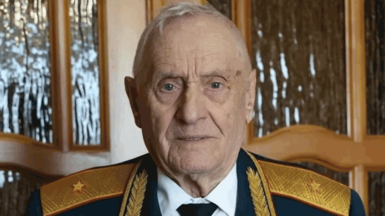 Глава городского округа Самара Иван Носков позд...