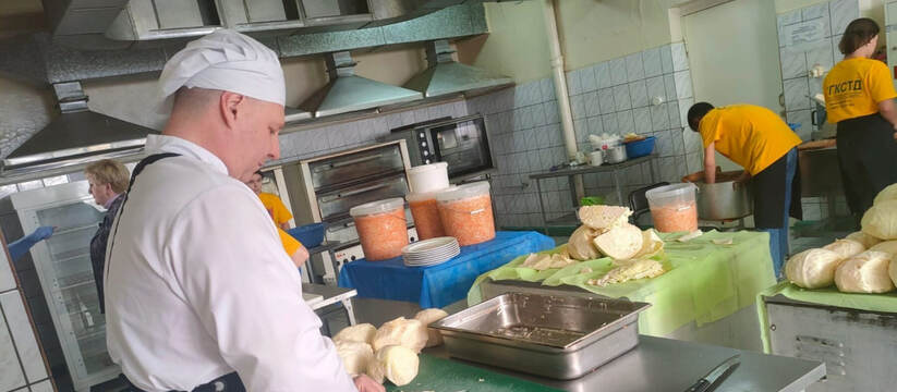 Почти тонну капусты отправили бойцам сторонники...