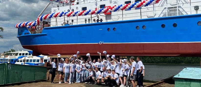 "Мы знаем, что русский народ очень добрый": школьники из ЛНР стали почётными гостями торжественного спуска судна на воду в Самаре