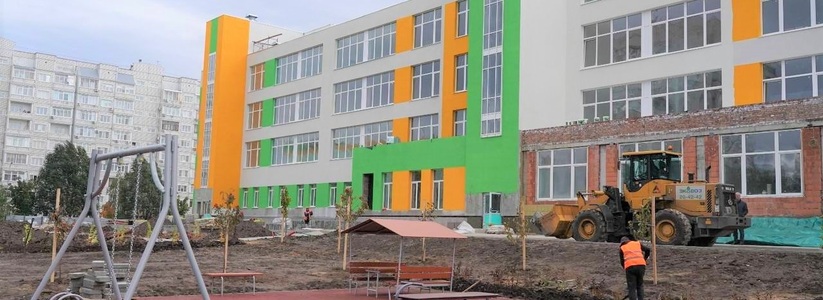 Губернатор Дмитрий Азаров проверил ход строительства школы на 1600 мест в Тольятти
