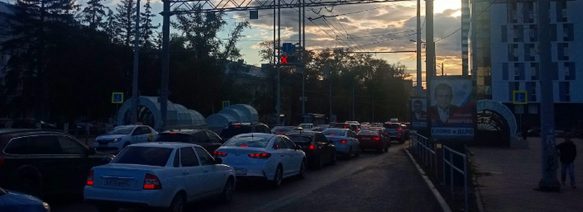 В Самаре 17 октября 2022 года Московское шоссе сковала гигантская пробка