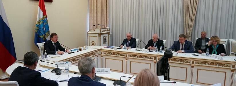 Азаров обсудил с членами Общественной палаты региона поддержку военнослужащих и их семей