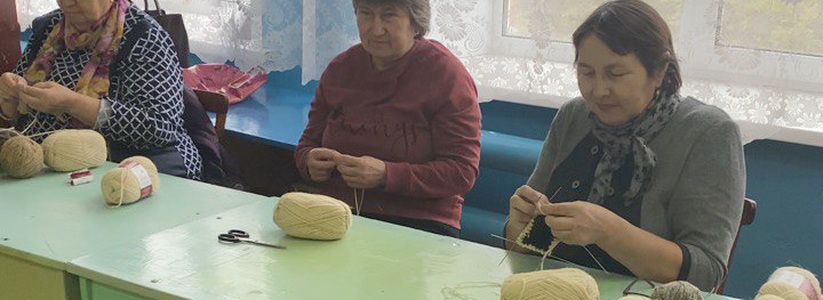 Бабушки Самарской области в 2022 году передают мобилизованным связанные ими теплые вещи