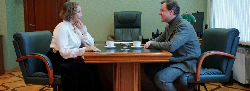 Дмитрий Азаров встретился с народной артисткой РСФСР Ириной Купченко 29 октября