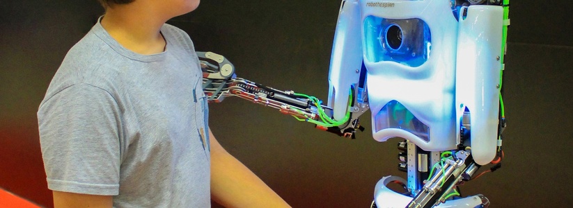 В Самаре можно познакомиться с британским роботом-актером Теспианом - самым артистичным роботом в мире