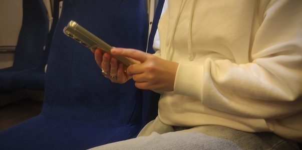 Мошенники в два раза чаще стали звонить по слож...