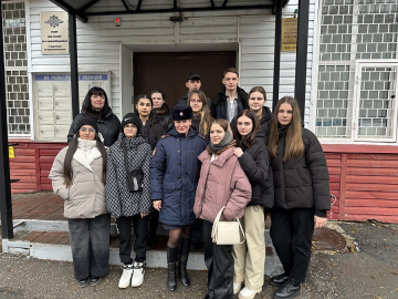  В Самарской области сотрудники полиции провели экскурсию в Отделе полиции для студентов гуманитарно-технологического колледжа 