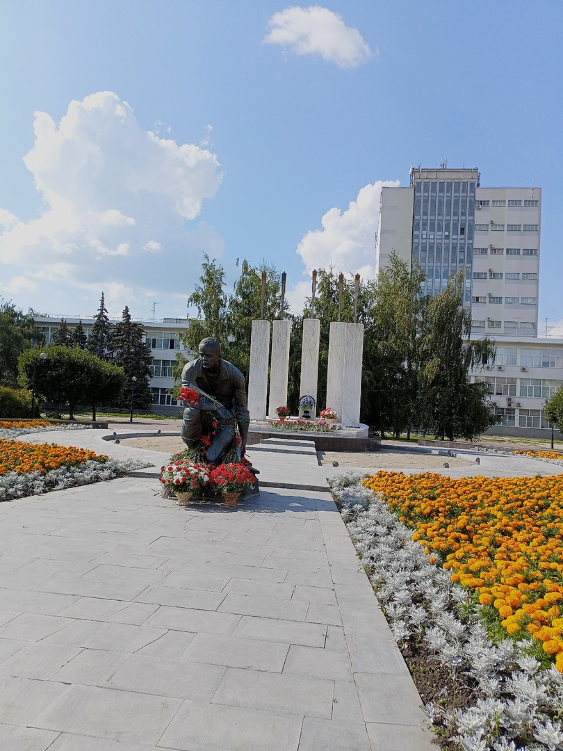  В Самаре отметят День ВДВ возложением цветов на площади Памяти 2 августа 