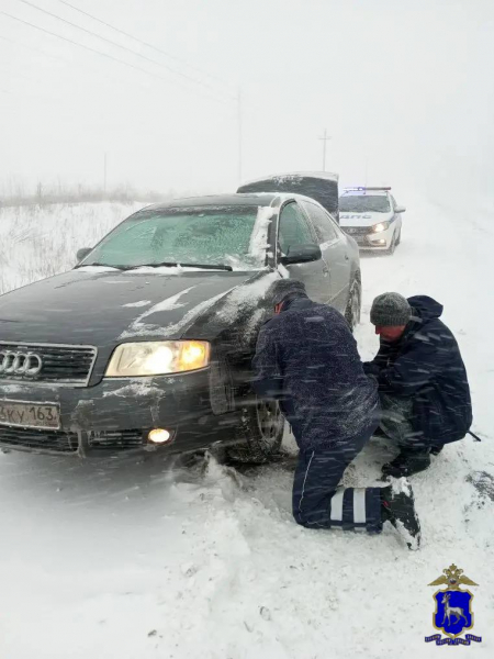  В Самарской области сотрудники Госавтоинспекции оказали помощь юной спортсменке, оказавшейся в трудной дорожной ситуации 