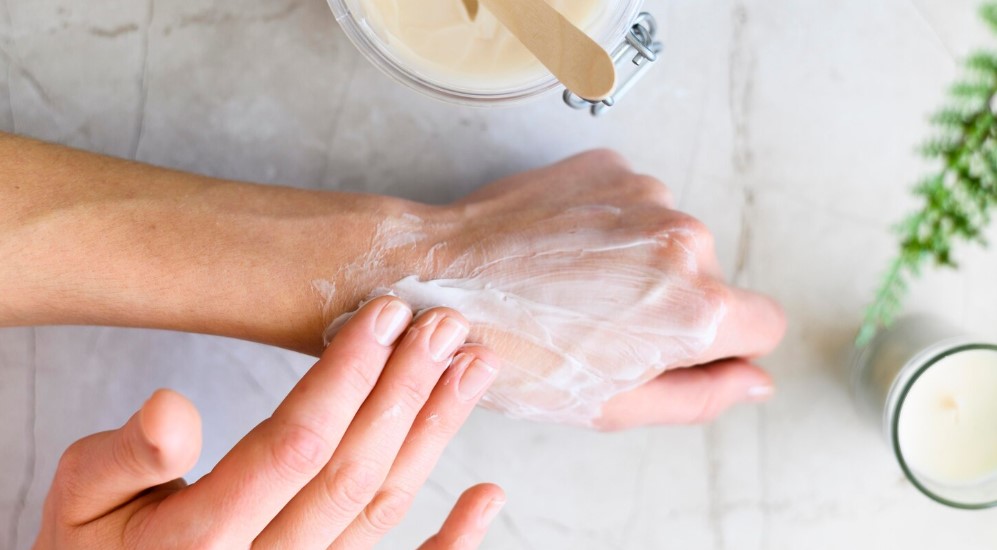  Ночная магия для рук: перчатки из винила и крем для глаз спасут ваши ладошки — делюсь проверенным способом для защиты кожи 