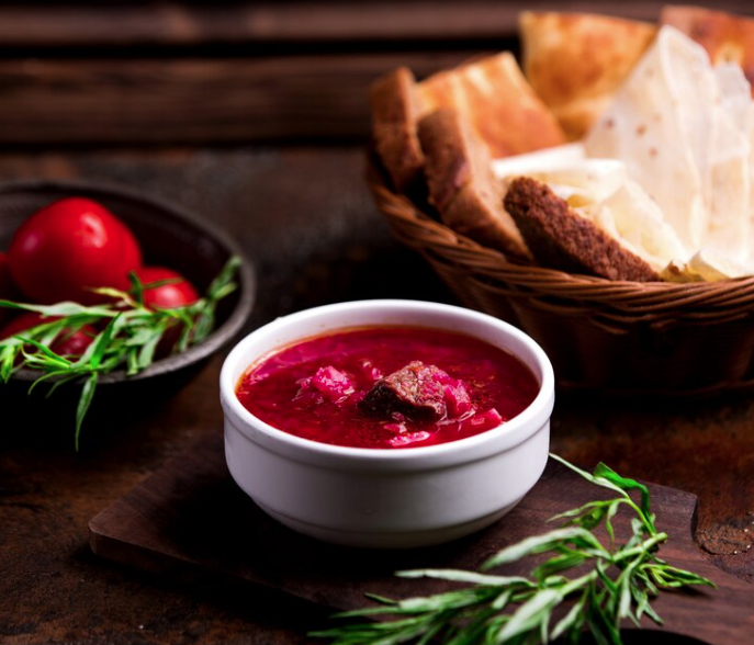 У плиты часами больше не стою — борщ готовлю за 15 минут: знаю рецепт ядреной заправки для борща на зиму без стерилизации