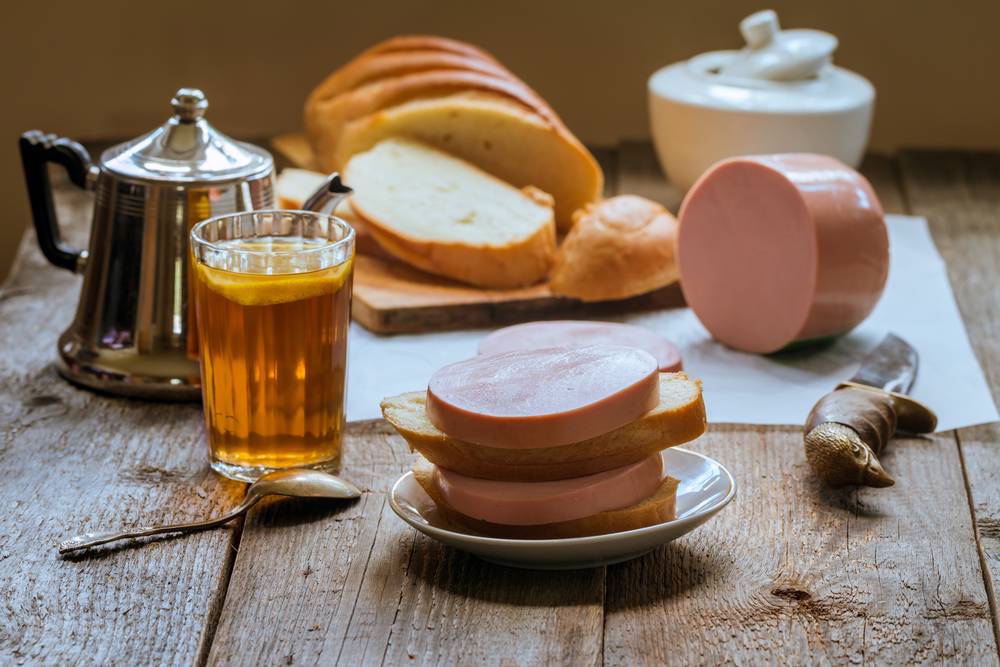  Берите сразу 3 кило про запас: в этой колбасе - только 100% мясо и специи. Отменный вкус, а цена не кусается 