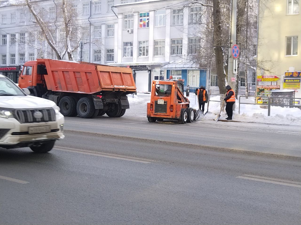  Самарских водителей предупредили об опасности на дорогах из-за выпавшего снега 