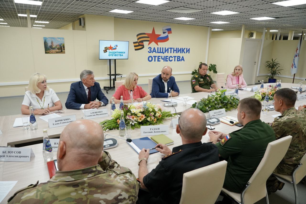  Глава региона Вячеслав Федорищев провел встречу с ветеранами СВО 