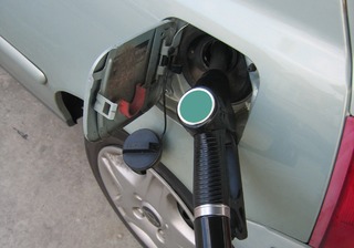 Цены рухнут в августе: кабмин готов принять окончательное решение по бензину — дальше ждать нельзя 