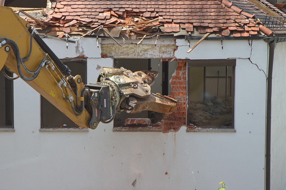  В Самаре проведут проверку из-за обрушения стены дома 1917 года постройки 