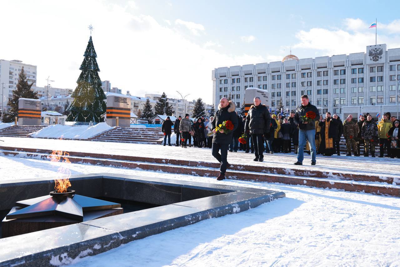  В Самаре прошла церемония памяти воинов, погибших два года назад в Макеевке 