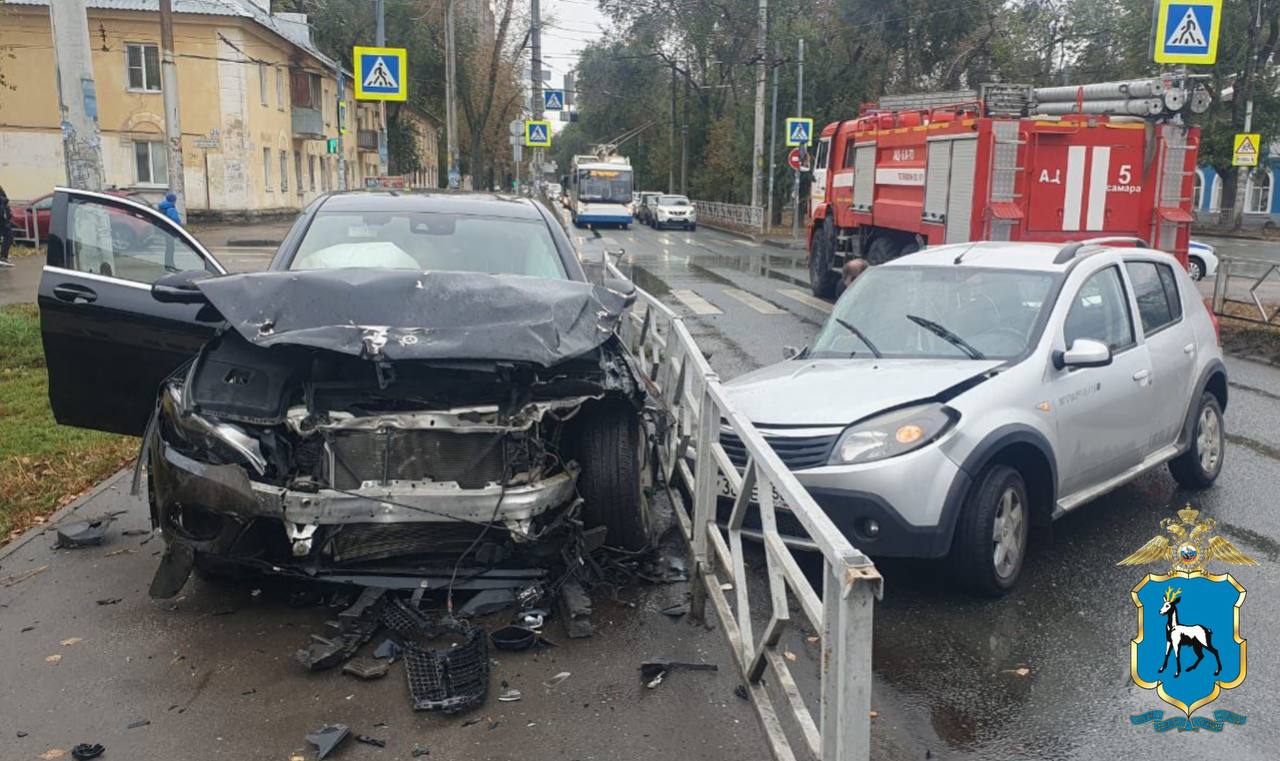  В Самаре 19 октября в ДТП с двумя иномарками погибла 61-летняя пассажирка 