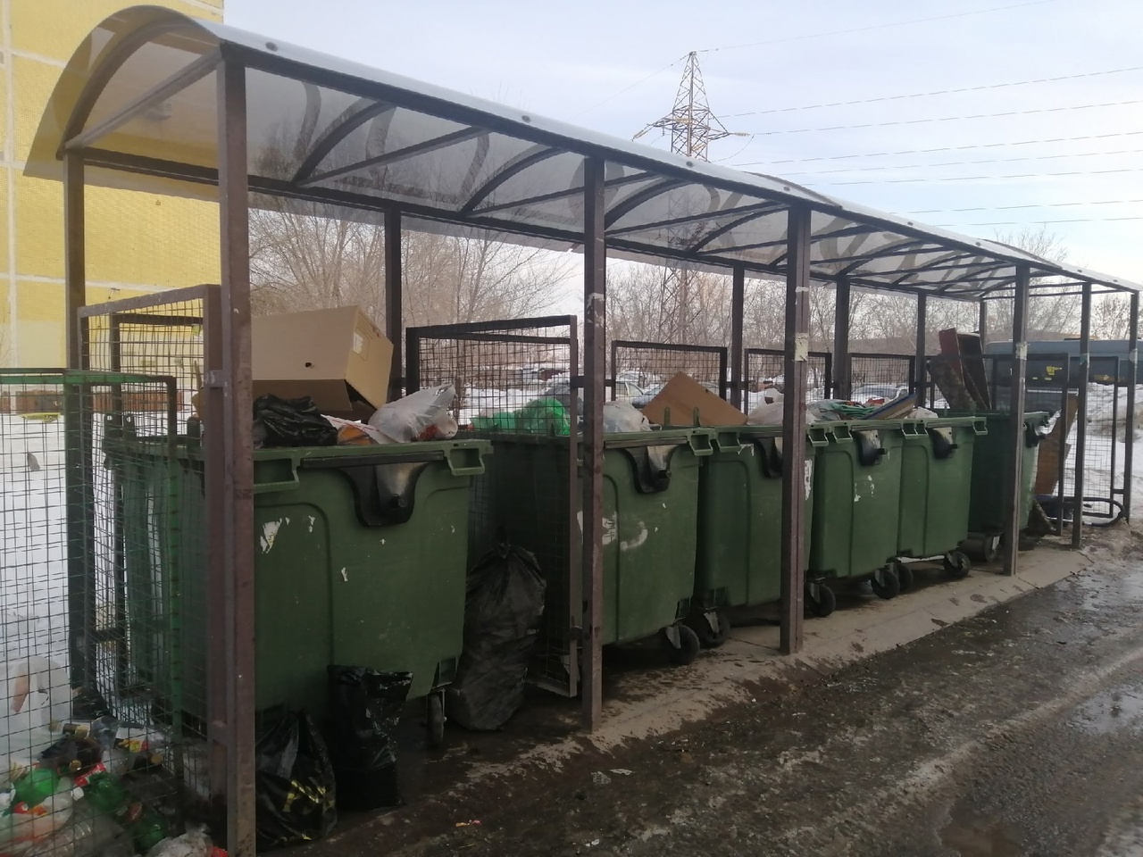 Глава региона изучил функционал нового комплекса по переработке мусора, построенного в Тольятти 