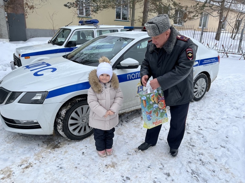  В Самарской области полицейские и представители Общественного совета исполнили мечту 5-летней девочки 