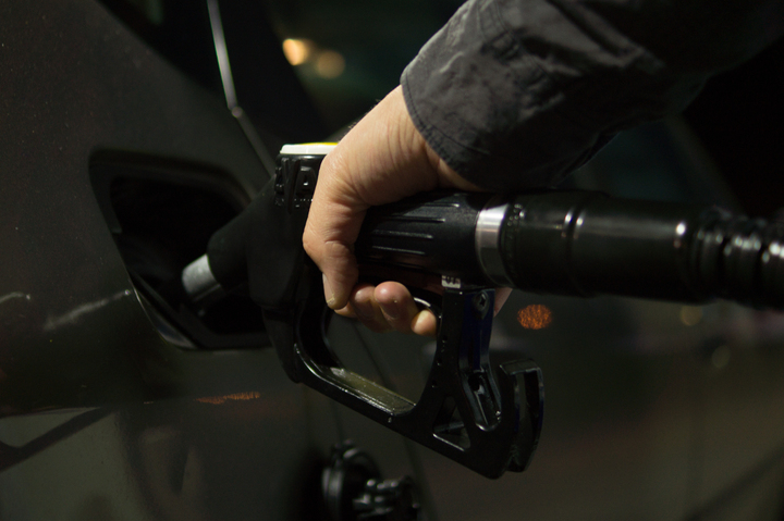  На продажу бензина введут ограничения: российских водителей ждёт до боли неприятный сюрприз на АЗС 