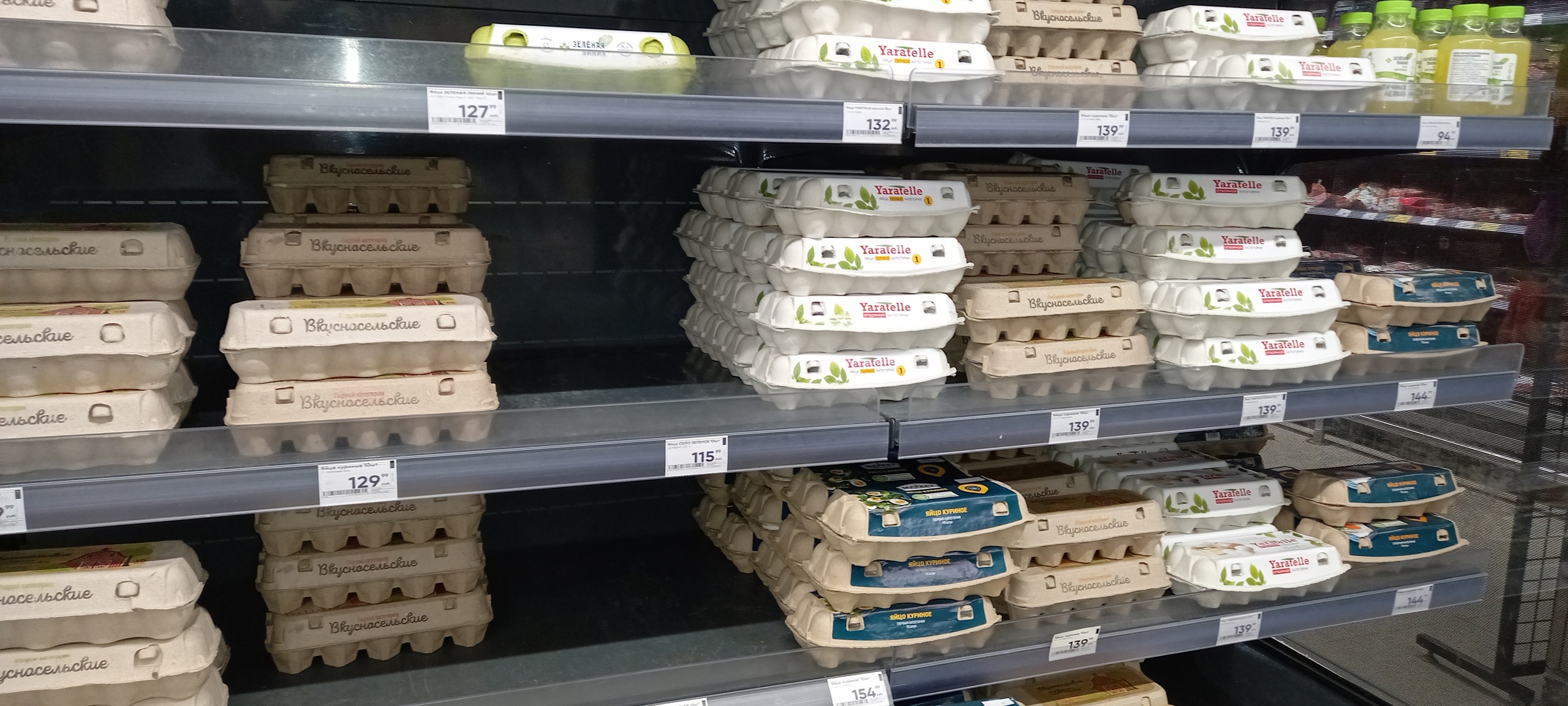 В Самаре в магазинах подешевели куриные яйца на 12% и рыба на 6% 