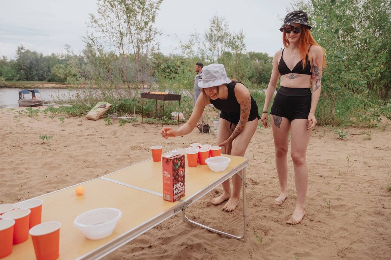  У соседей по даче каждые выходные гости, шум и громкая музыка. А нам с мужем просто мечтаем о тишине 