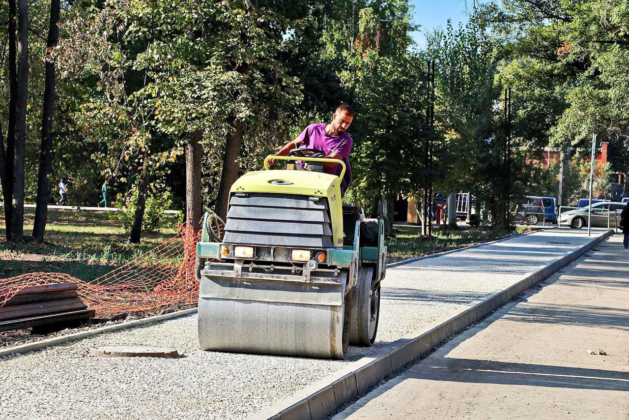  В Самаре продолжается обновление автодорог и тротуаров 