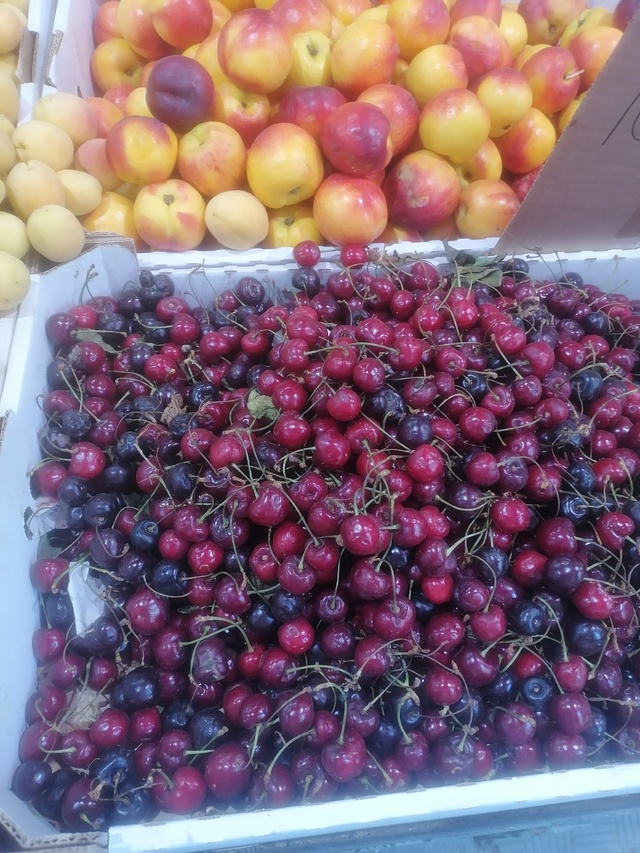  Цены на сезонные ягоды и фрукты на рынках Самары кусаются 