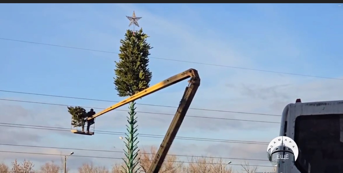  На Московском шоссе в Самаре 12 ноября установили первую Новогоднюю Ёлку 