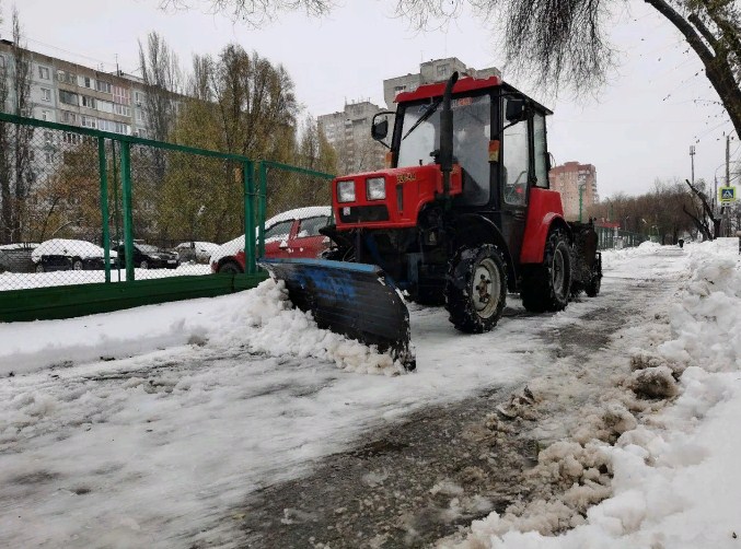 19 ноября самара. Уборка снега фото. Уборка снега в Калуге ноябрь 2022. Самара горки снежные. Снег в городе 2022.