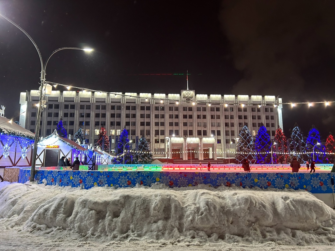  В Самаре закроют каток на площади Славы из-за оттепели и снега 3 и 4 января 