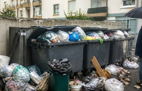 В Самаре управляющая компания устроила свалку н...