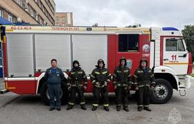 Тольяттинские пожарные вынесли из горящего дома...