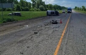 Водитель пошел на обгон и спровоцировал массово...
